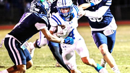 Cowboys defeat Goliad, tie for first in district