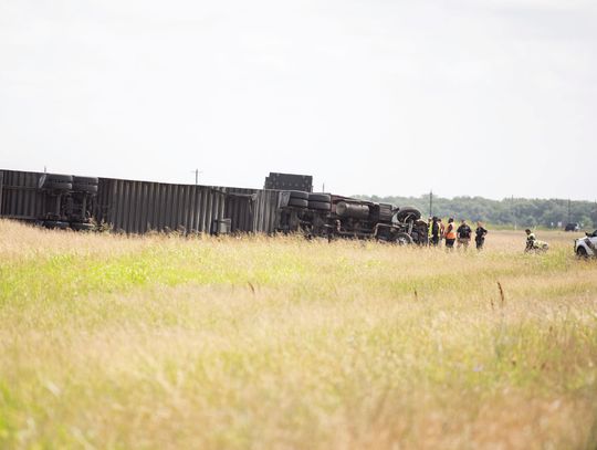 18 wheeler overturned