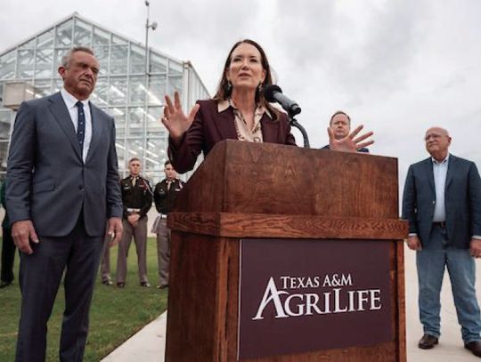 Rollins, Kennedy tour Texas A&M AgriLife to connect agriculture and health