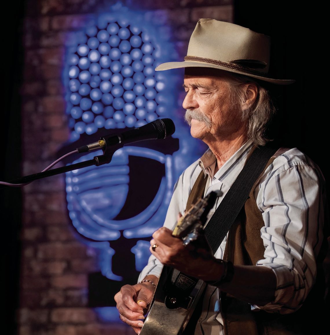 Texas Folk musician visits Rear Window